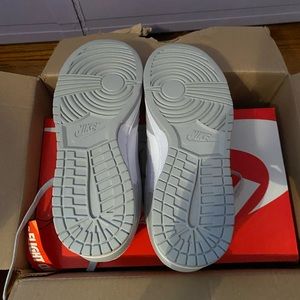 nike dunk lows never worn